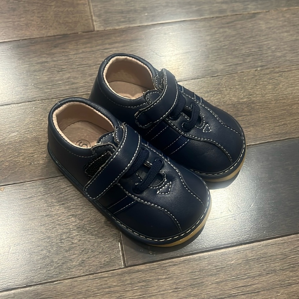 Little Mae's Boutique Sneaker Squeaky Shoes for Toddler Boys size 5